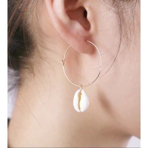 ✨Drop Shell Hoops✨